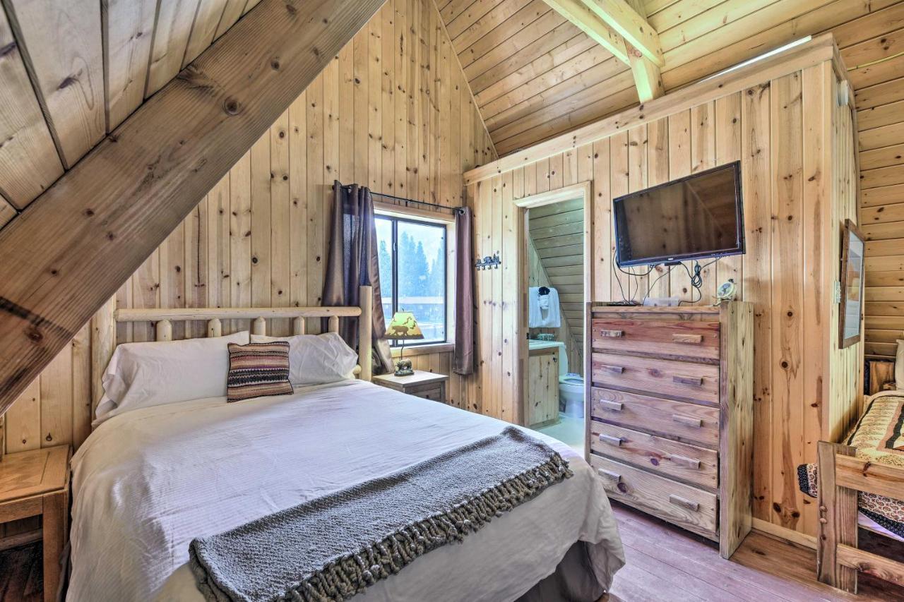 Ski-Inandski-Out Red River Cabin With Mtn Views! Eksteriør bilde